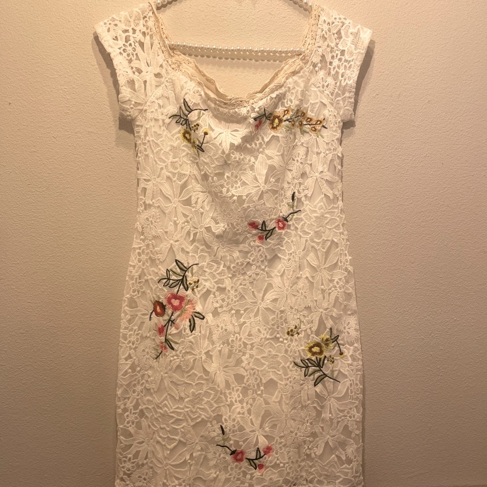 Off the Shoulder Floral Lace Dress